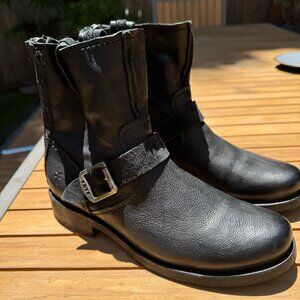Frye Veronica Bootie Size 8, Black (zipper on back; older version)